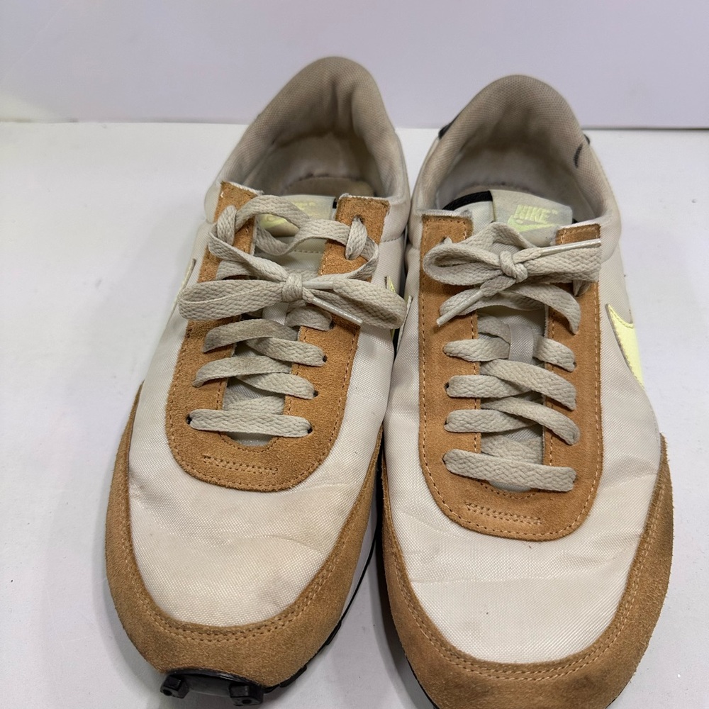 Nike Women’s Daybreak  Light bone barely volt Sneakers